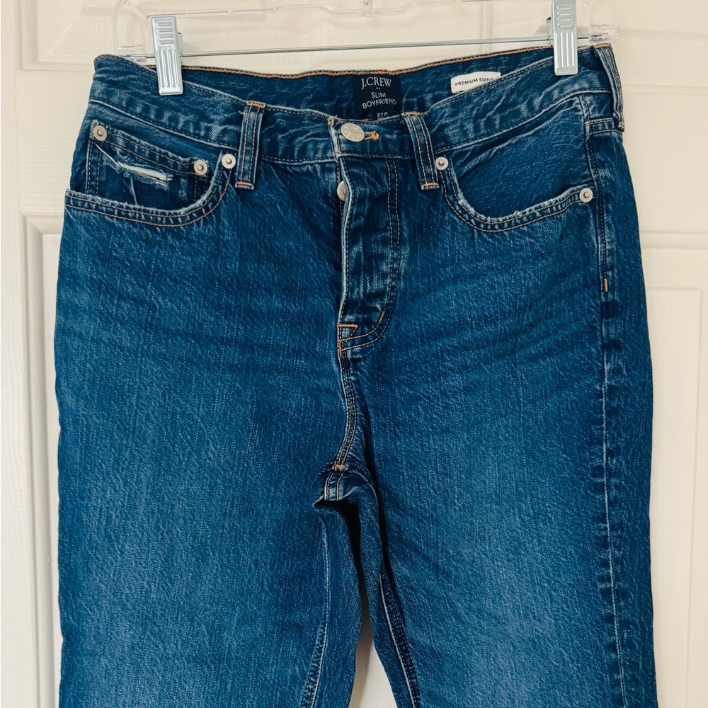 Bundle of 8 short pants all in great shape. Sizes range from 25 -27.